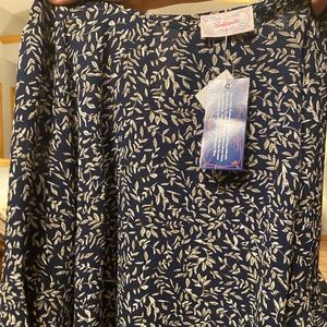 super cute never worn blouse